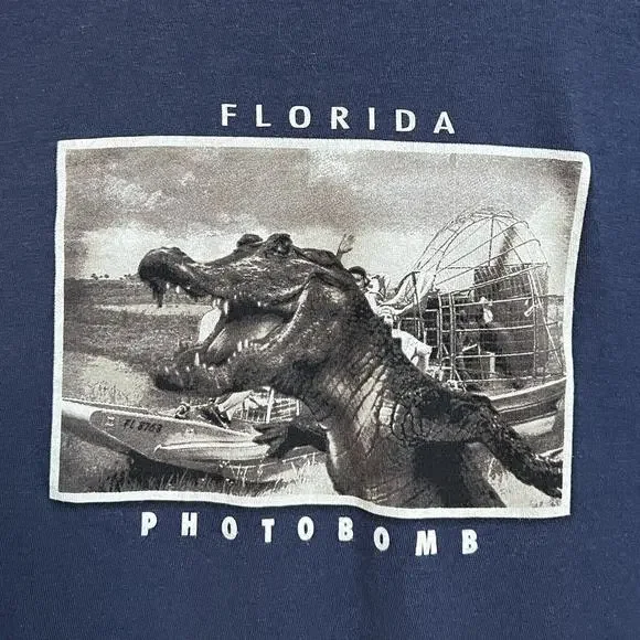 Duck Co Florida Photobomb T Shirt Funny Graphic Print Alligator Tee Navy Sz L - Picture 2 of 5